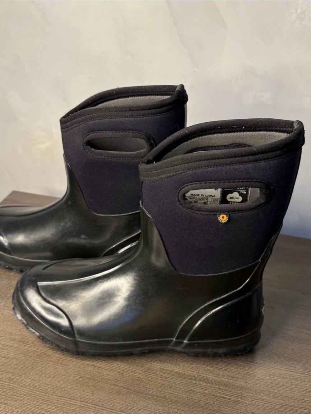 Bogs Black Women's Neo-Tech Mid Handle Waterproof Boots